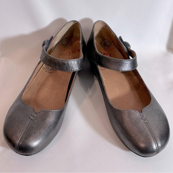 TAOS Sz 9 Samba Velcro Closure Low Heel Rounded Toe Metallic Sandals Shoes - Picture 1 of 10